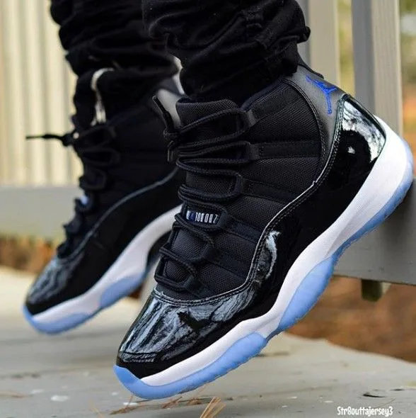 Jordan Retro 11 Negra Blanca