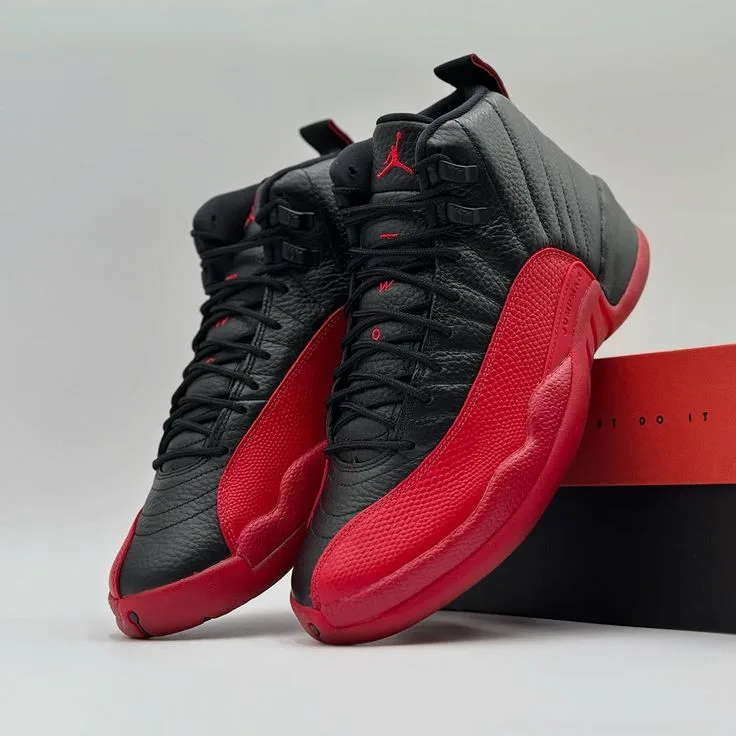Jordan Retro 12 Negra Roja
