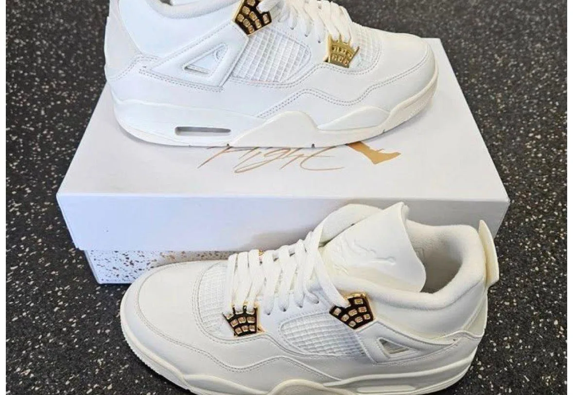 Jordan Retro 4 Negra Dorada