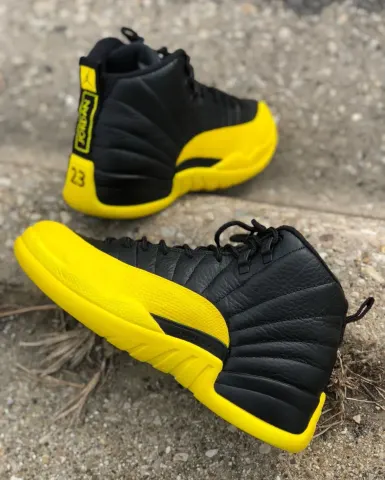 Jordan Retro 12 black university gold